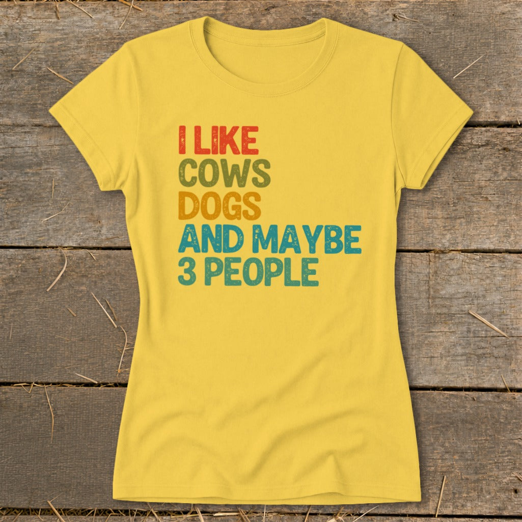 Yellow t-shirt with text "I like cows dogs and maybe 3 people".