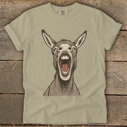 T-shirt with a drawing of a donkey with its mouth wide open.