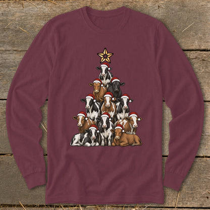 Cows in Santa hats stacked into a Christmas tree with a star on top.