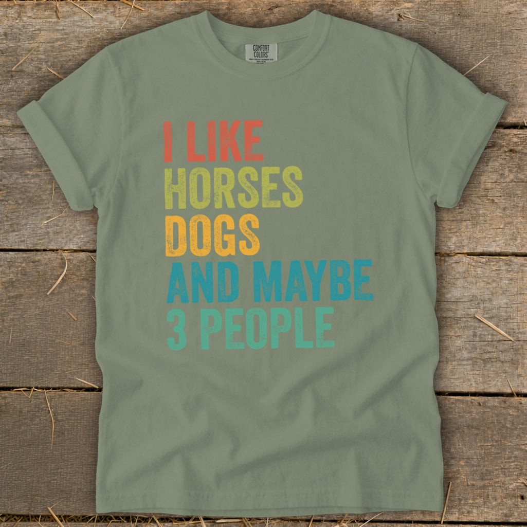 I like horses, dogs, and maybe 3 people graphic tee