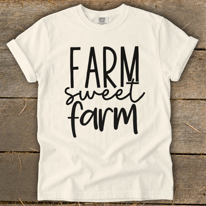 Cream t-shirt with black text "FARM sweet farm"