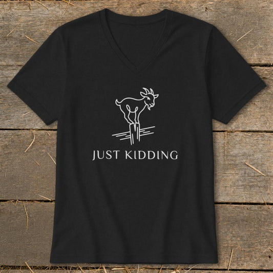 Just Kidding V-neck - Black