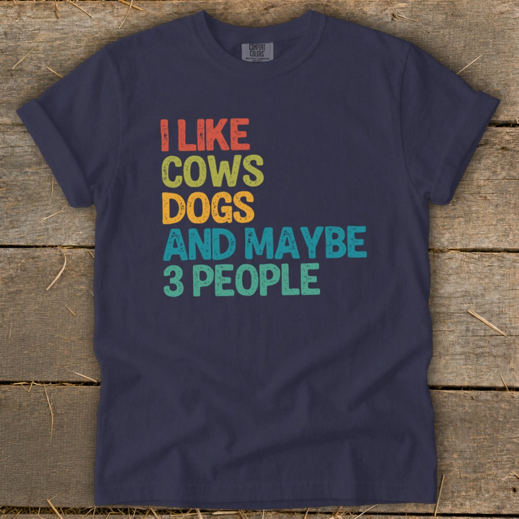 Navy t-shirt with retro text "I LIKE COWS DOGS AND MAYBE 3 PEOPLE".