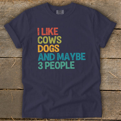 Navy t-shirt with retro text "I LIKE COWS DOGS AND MAYBE 3 PEOPLE".