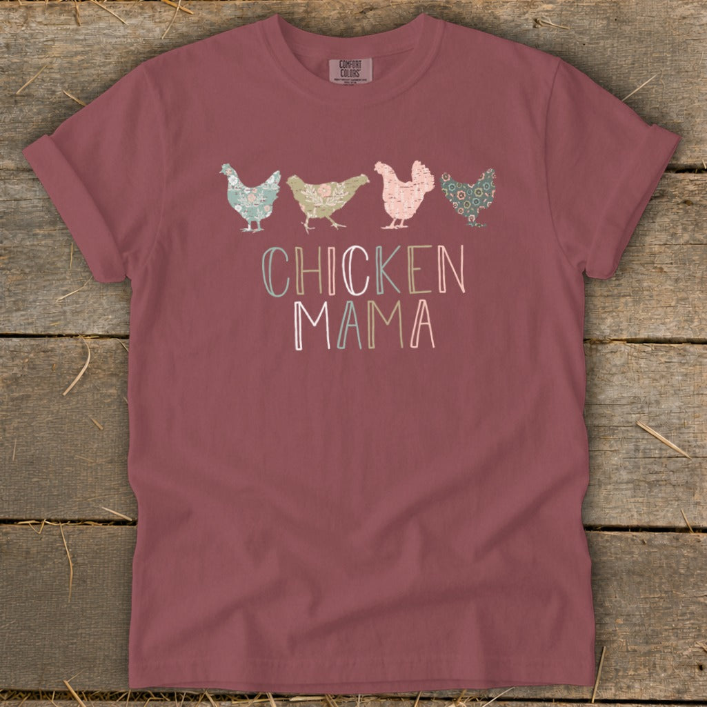 Marrón t-shirt with four patterned chickens and "CHICKEN MAMA" text.
