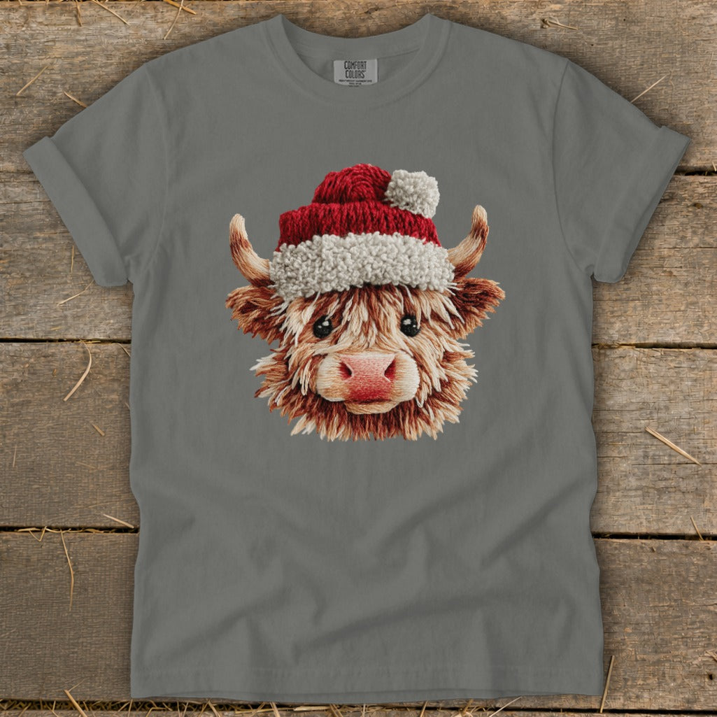 Highland cow with Santa hat graphic on gray t-shirt.