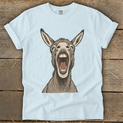 Light blue t-shirt with a drawing of a donkey with its mouth wide open.